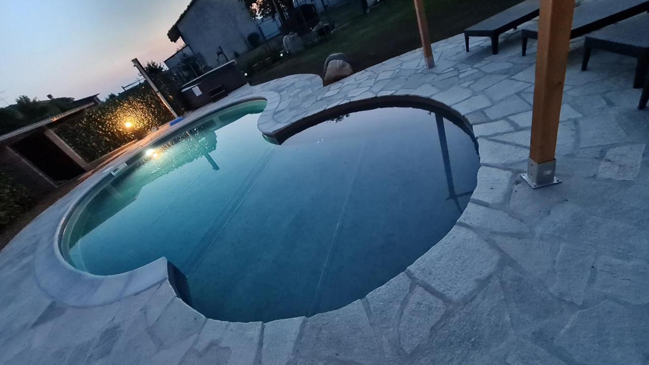 La Tana Dei Corgi Bed and Breakfast Moncrivello Εξωτερικό φωτογραφία