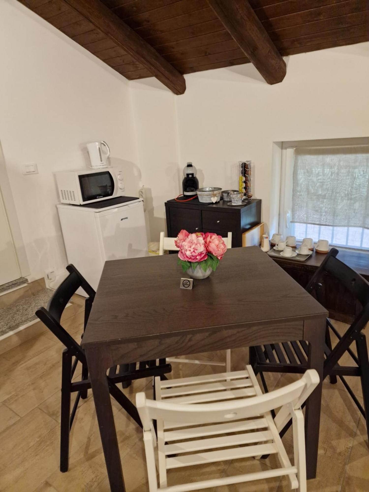 La Tana Dei Corgi Bed and Breakfast Moncrivello Δωμάτιο φωτογραφία