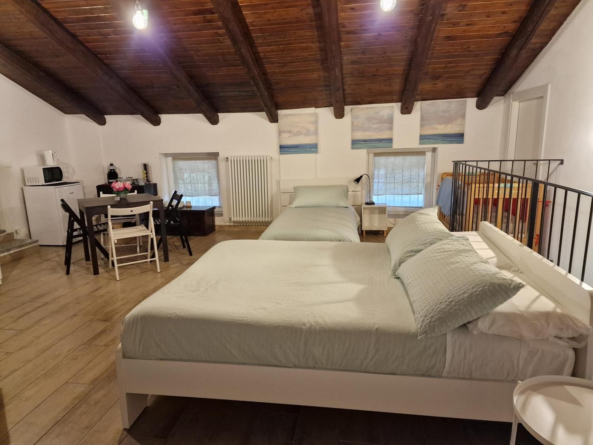 La Tana Dei Corgi Bed and Breakfast Moncrivello Δωμάτιο φωτογραφία