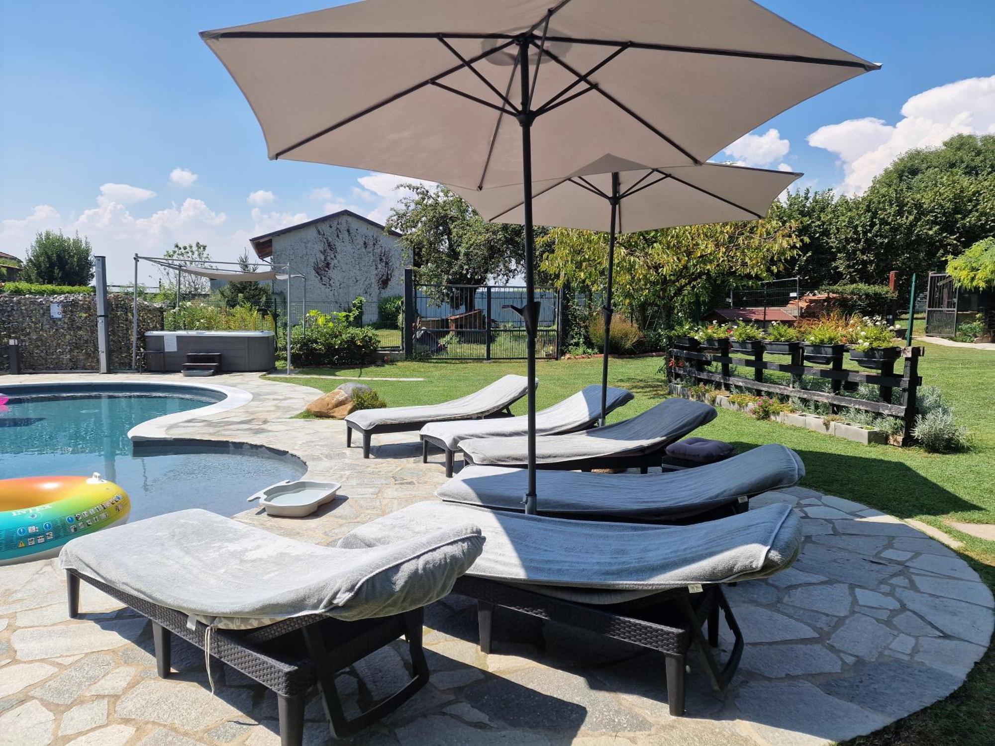 La Tana Dei Corgi Bed and Breakfast Moncrivello Εξωτερικό φωτογραφία