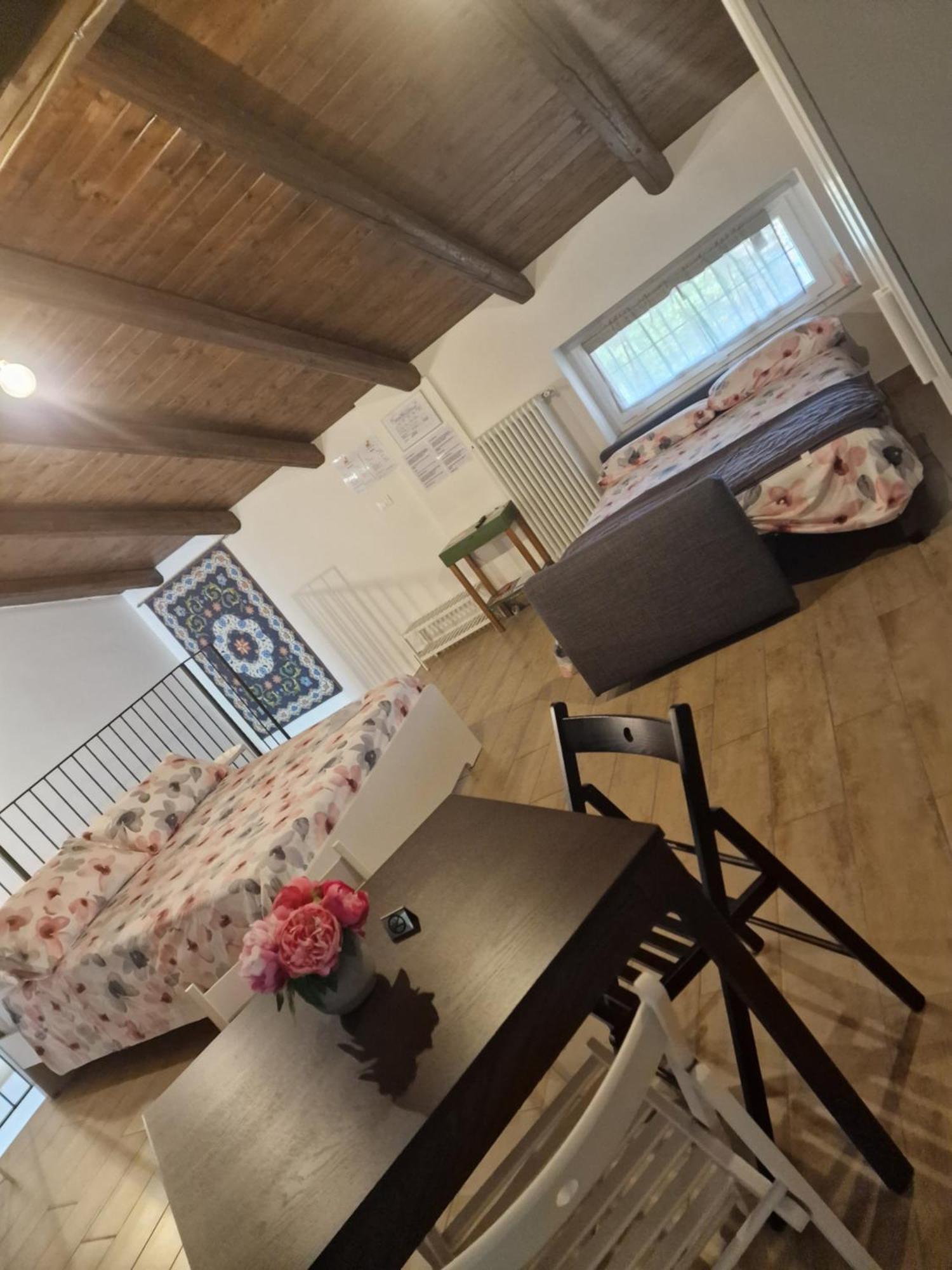 La Tana Dei Corgi Bed and Breakfast Moncrivello Εξωτερικό φωτογραφία